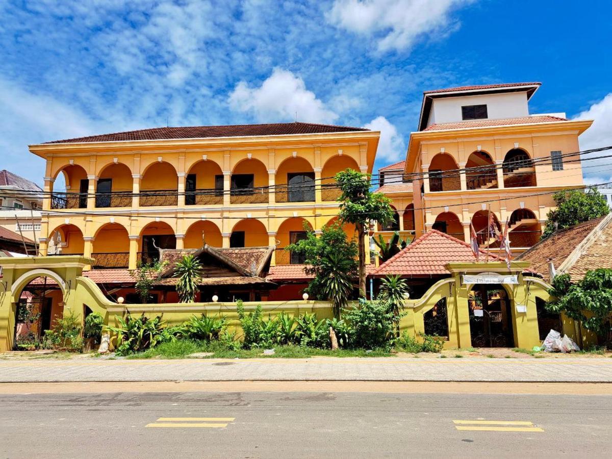 Den Hotel Totonou Siem Reap Bagian luar foto