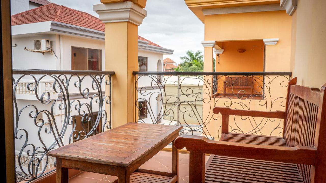 Den Hotel Totonou Siem Reap Bagian luar foto