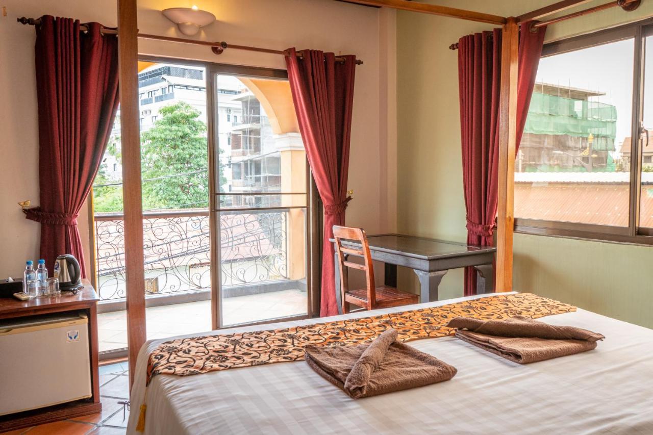 Den Hotel Totonou Siem Reap Bagian luar foto